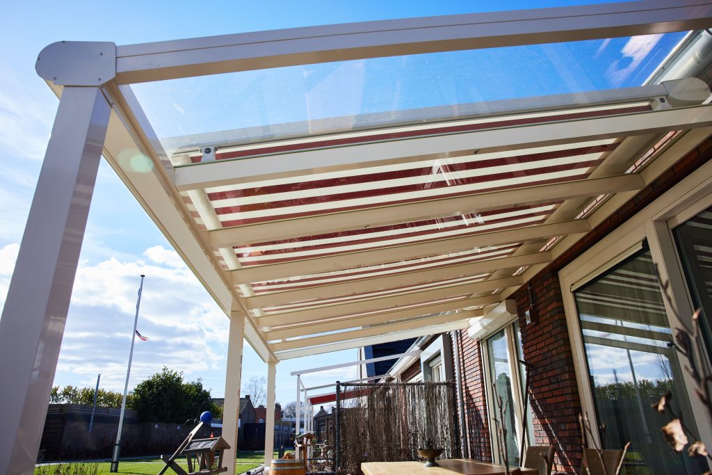 Pergola-zonwering en veranda's bij Knarrenhof Hardenberg, geplaatst door VELZL (foto 7)