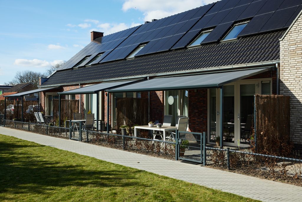 Pergola-zonwering en veranda's bij Knarrenhof Hardenberg, geplaatst door VELZL (foto 13)