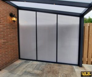 Zijwand van 3 meter breed van polycarbonaat opaal