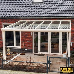 Aluminium veranda met dak van glas, créme-wit