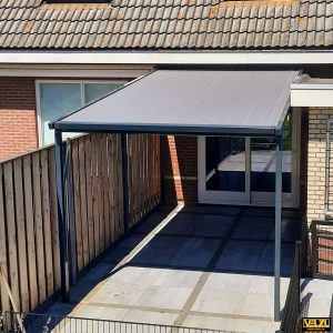 Windvaste pergola zonwering van 4 meter diep van bovenaf gezien