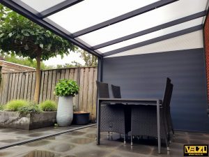 Aluminium zijwand met polycarbonaat spie