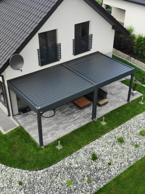 Gesloten-terrasoverkapping-met-lamellen