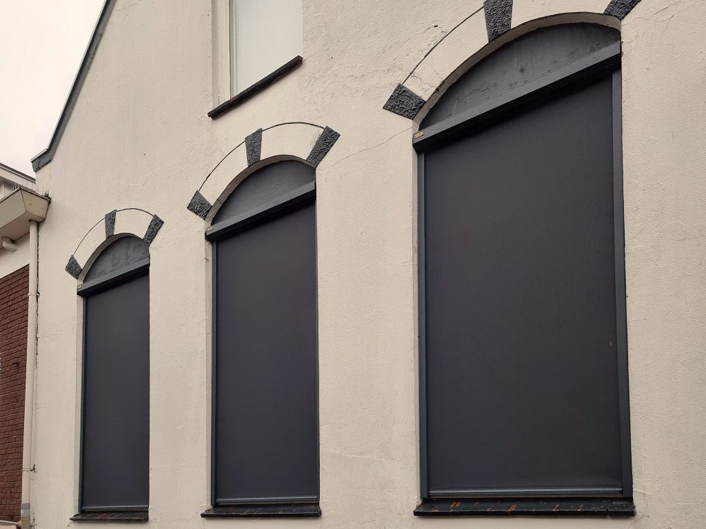 Screens voor ramen met rondbogen
