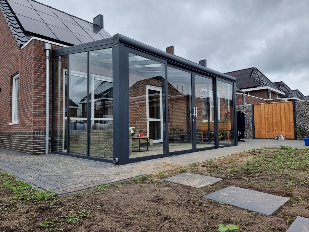 Aluminium schuifpuien aan een woning