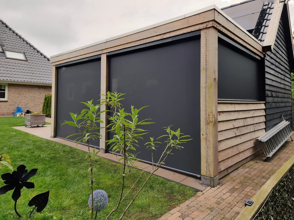 Veranda afgesloten met ritsscreens