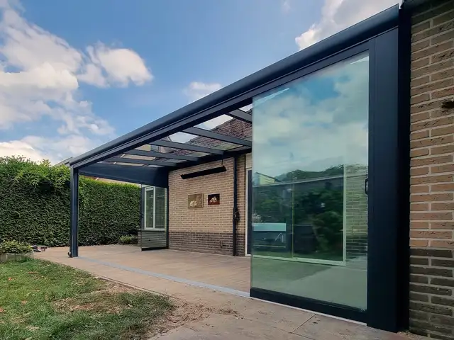 Tuinkamer met glazen zijwand, geplaatst door VELZL
