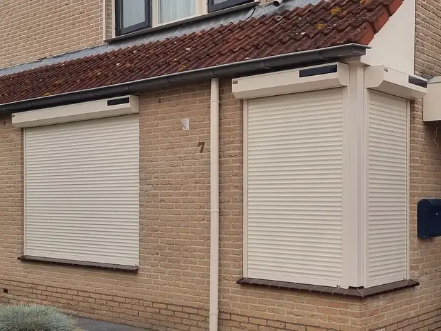 Solar rolluiken, geplaatst door VELZL